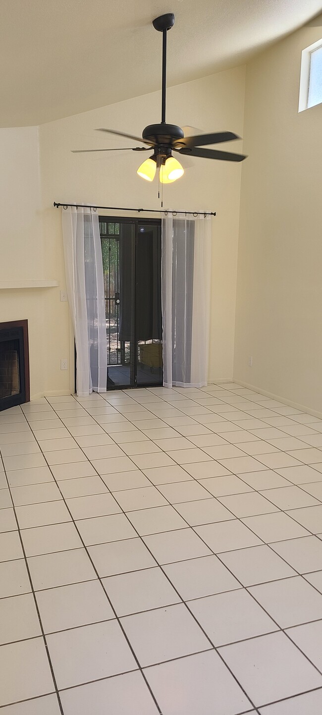 Photo - 5604 E 26th St