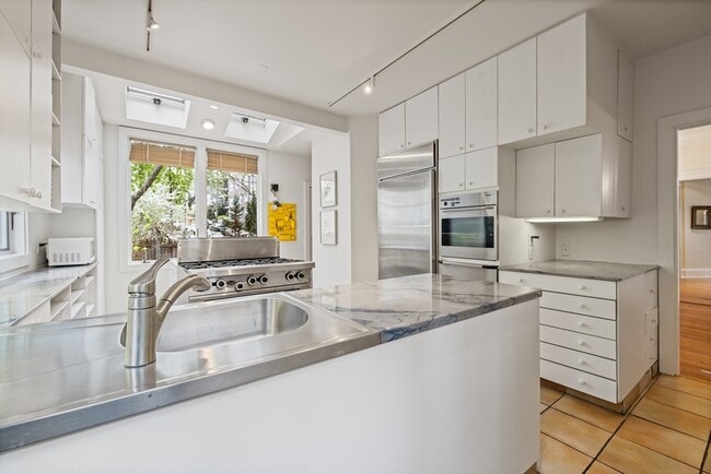 14 Linnaean St