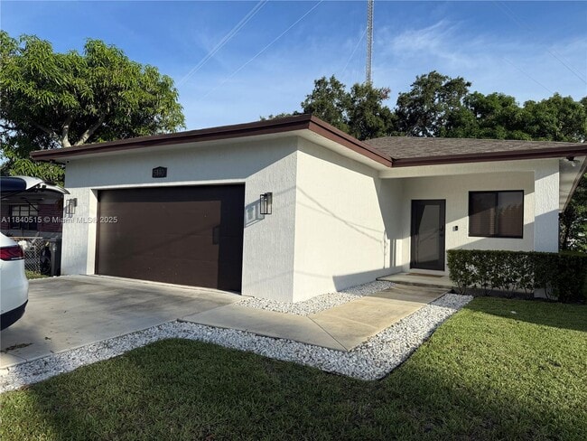 Building Photo - 5140 SW 24th St Rental