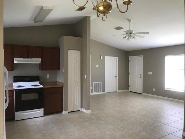 COMING SOON!!!Charming Northwest Ocala Rental – Spacious, Comfortable
