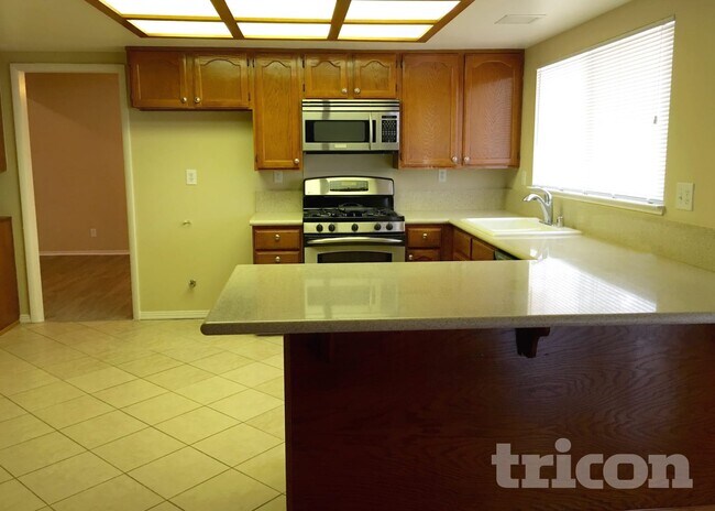 Photo - 320 Oliveiro Ct