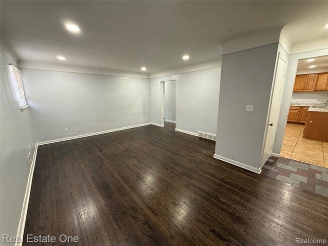 Photo - 8064 Whitefield St