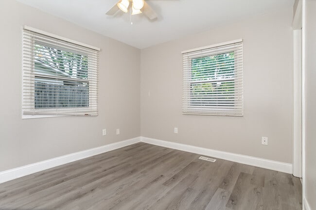 Photo - 990 Sheffield Dr