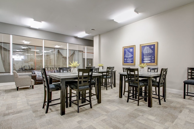 Photo - Lloyd House I