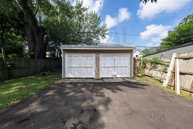 Photo - 2040 W 103rd St Unit Lower