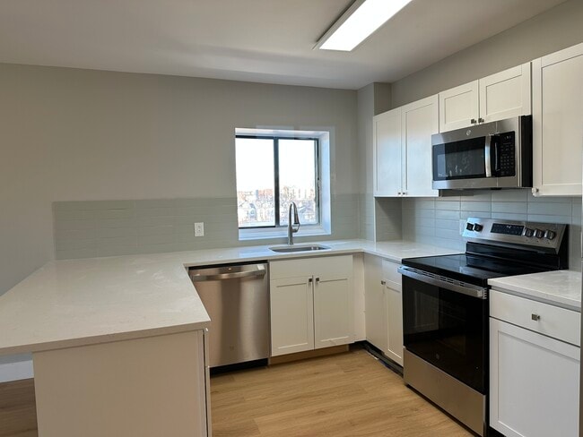 Building Photo - 300 Park St