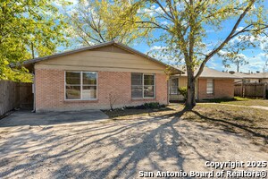 Building Photo - 308 E Cheryl Dr Rental