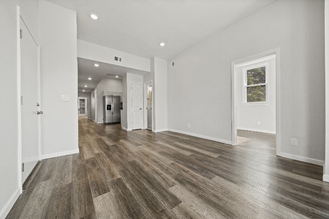 Photo - 890 Clinton Springs Ave Unidad 1