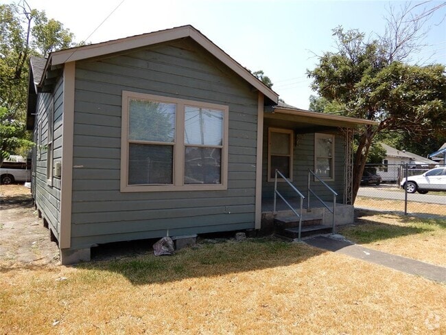 Building Photo - 7102 Longview St Rental