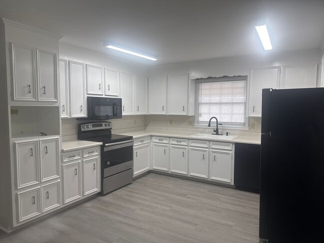 Photo - Large Family Home!!