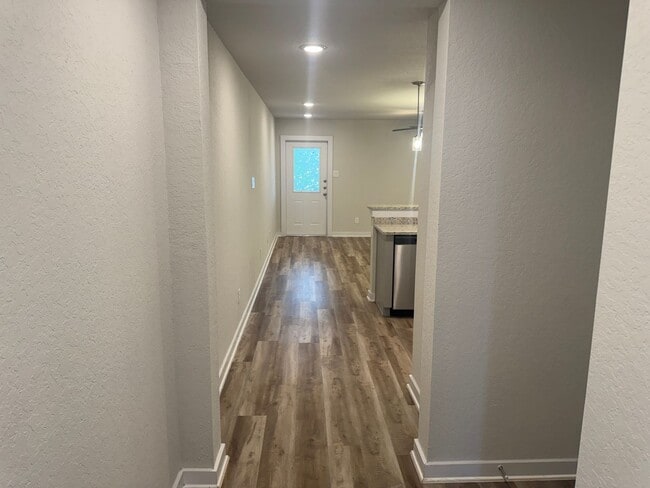 Photo - Stylish, Spacious & Close to It All – Your Ideal Townhome Awaits!