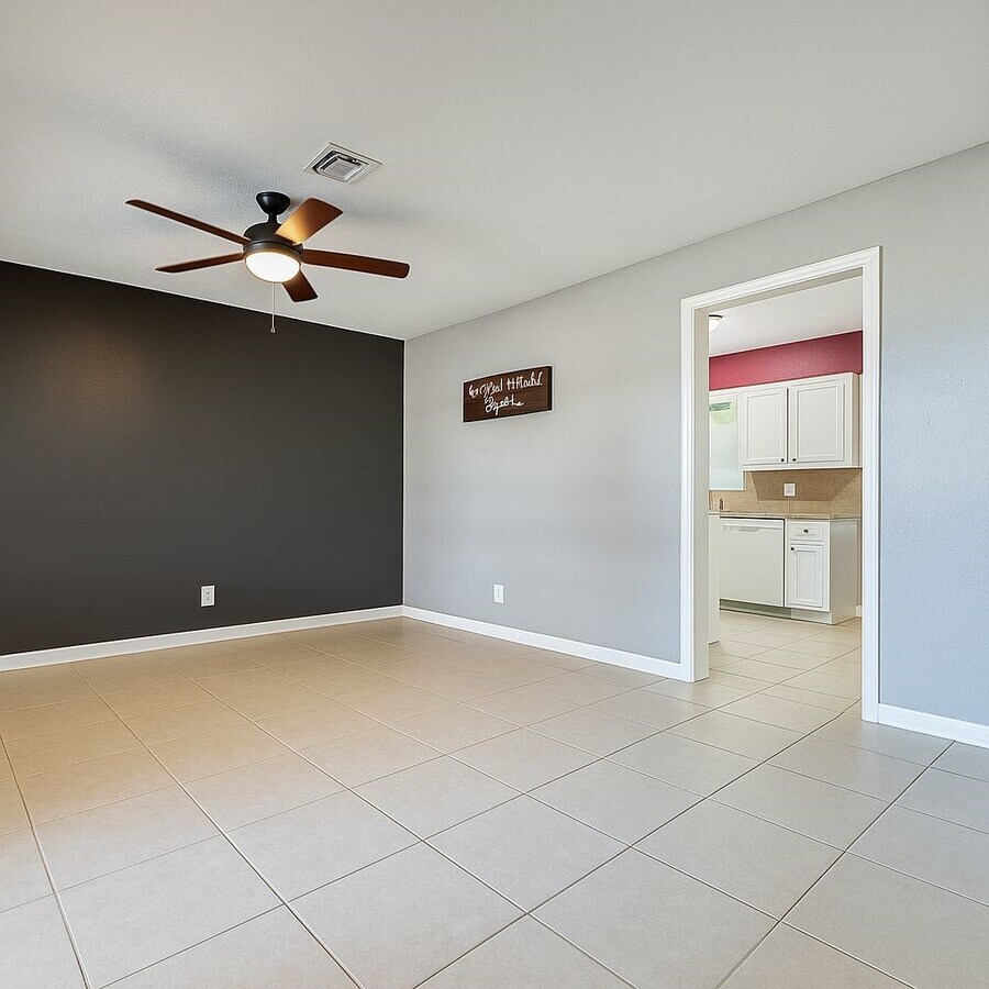 Photo - 10127 Bessemer St