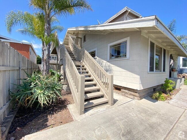 Building Photo - Charming Upstairs 1-Bedroom – Just Steps A... Unit 1084 1/2 Lincoln Rental