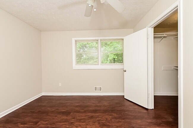 Photo - 3074 Menlo Park Dr