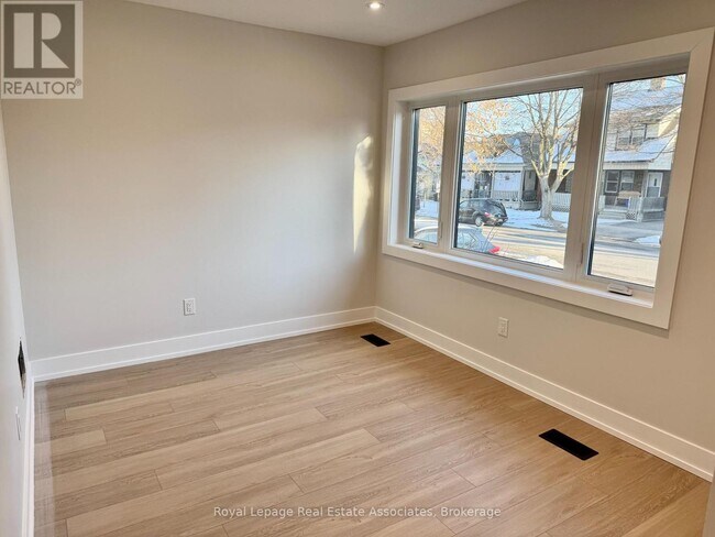 Photo - 246 Marlborough St Unité 1