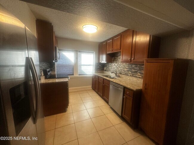 Photo - 2628 Myra St