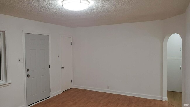 Photo - 925 W Main St