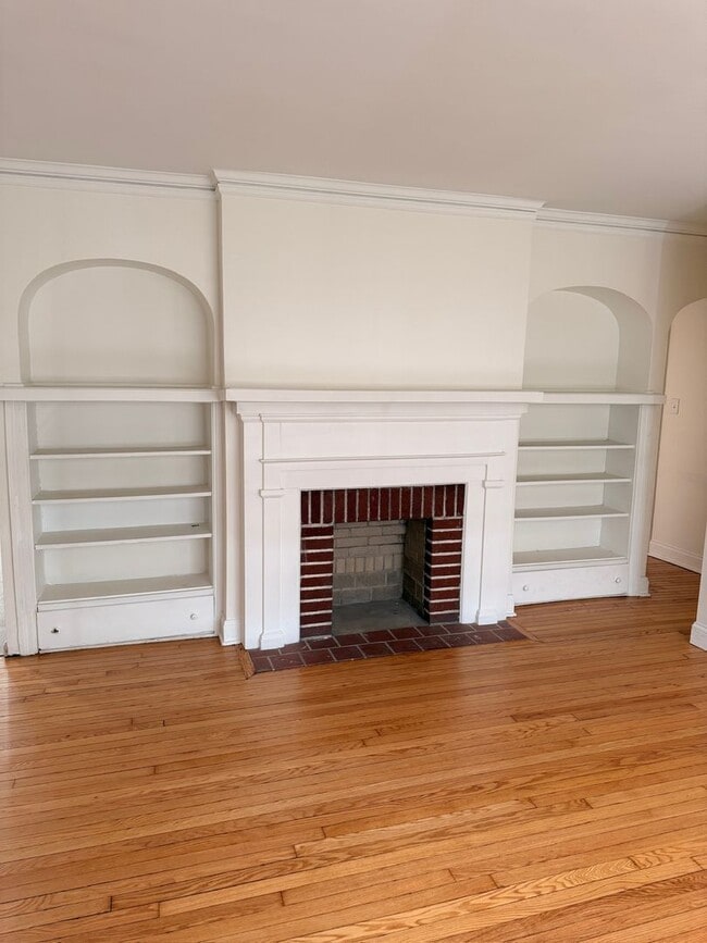 Photo - Oakland-Akron Unit 967 Oakland