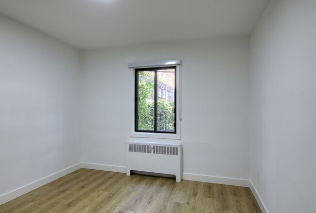 Photo - 3250 Van Horne