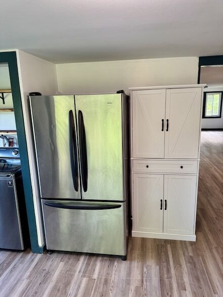Photo - 206 College St