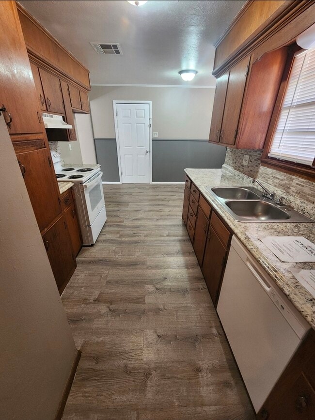 Photo - 3 bed 2 bath home with 1 car garage