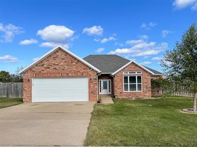 Building Photo - Come check out this centrally located, new... Rental