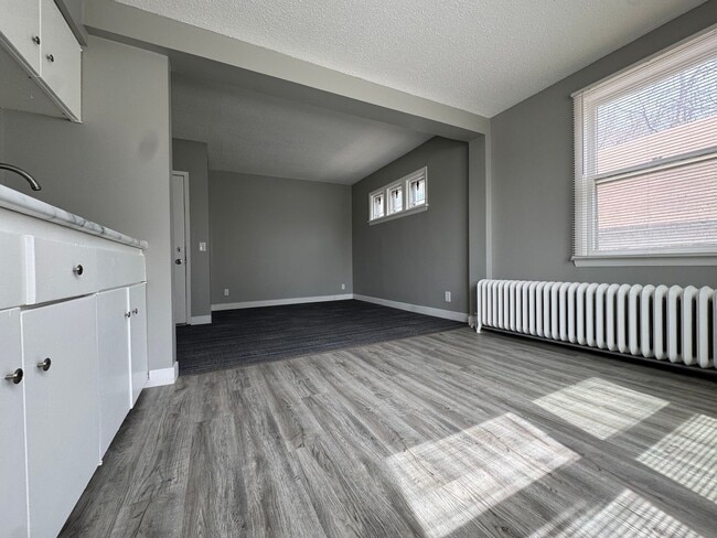 Photo - 1727 Reaney Ave E Unidad # 3