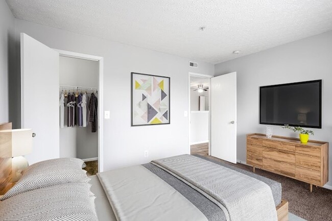 SUMMER REDUCED RENT - The Poste at Sinclair - SUMMER REDUCED RENT - The Poste at Sinclair Apartments