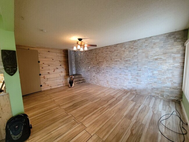 Photo - 230 Shadybrook Ln