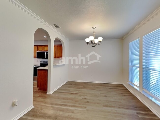 Photo - 532 Winbridge Ln