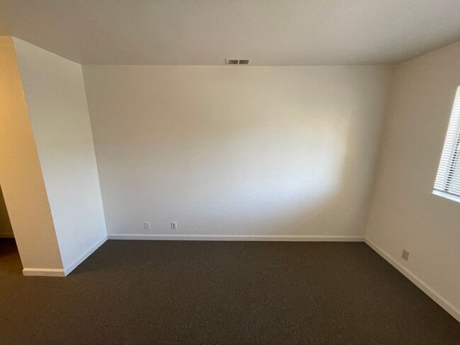 Photo - La Tierra Garden Apartments (2 Bed 1 Bath) Unit 9335-15