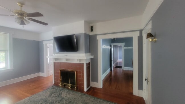 Photo - 148 W 6th St