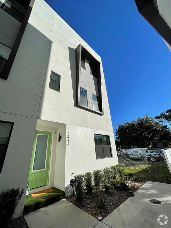 Building Photo - 1332 W Gray St Rental