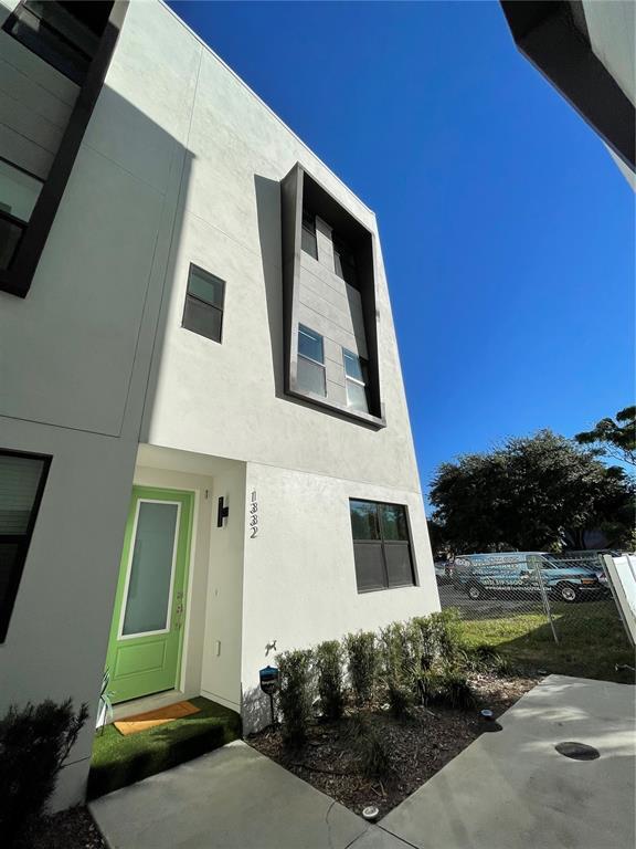 Building Photo - 1332 W Gray St Rental