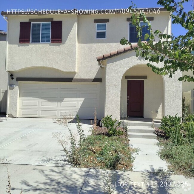 Building Photo - Stunning Newly Built House!!