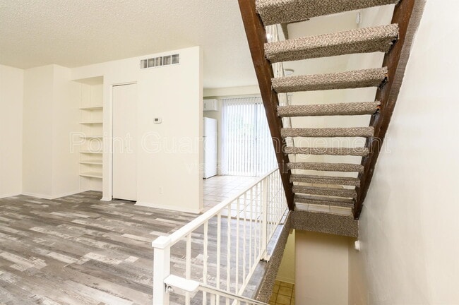 Photo - 857 S Broadview Ave