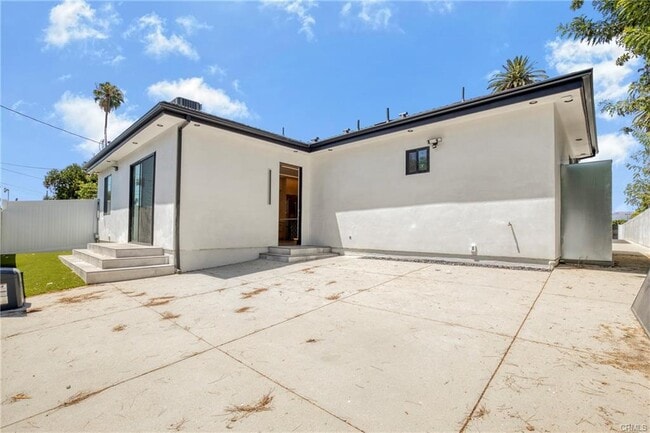 Photo - 20520 Sherman Way