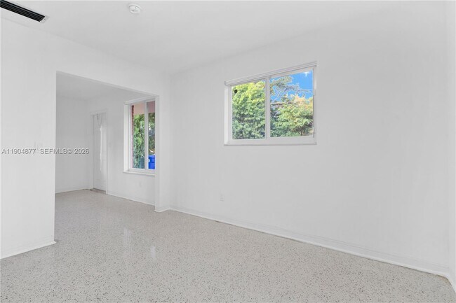 Photo - 2931 SW 39th Ave Unit 0