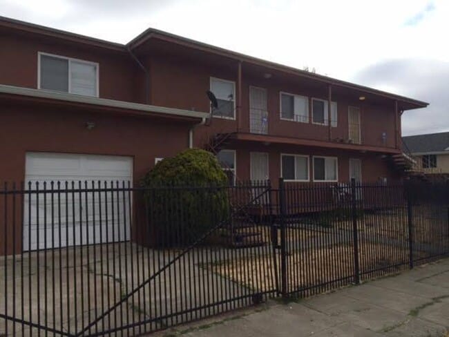 Building Photo - Newly updated 3 Bedroom, 2 Bath Unit 8604