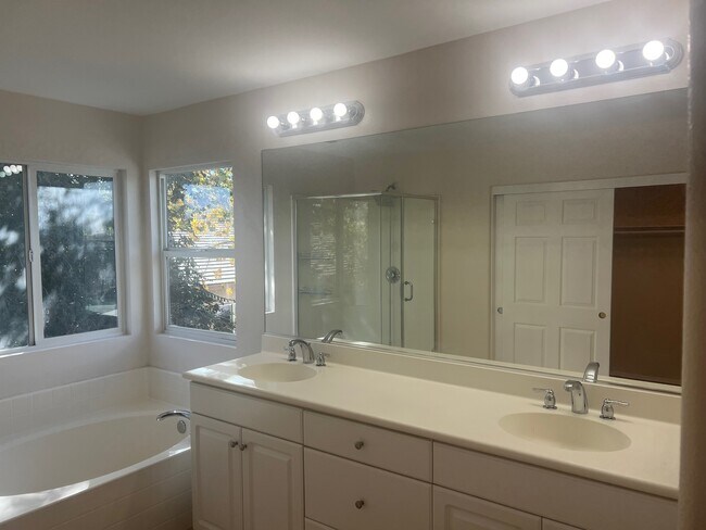 Photo - 1679 E Beringer Dr