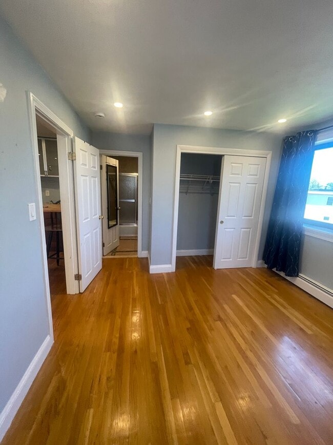 Photo - Modern 1 bed HW Floors, Granite stainless Kitchen Supoer Sunny, AC Dishwasher Great Value! 7/1 o...