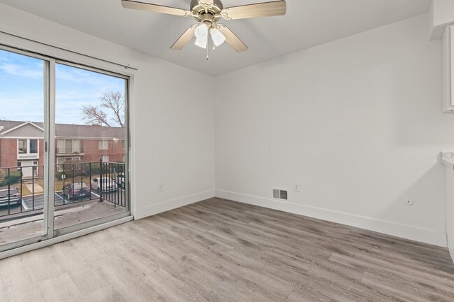 Carriage Hill Apartments - Dearborn Heights, MI