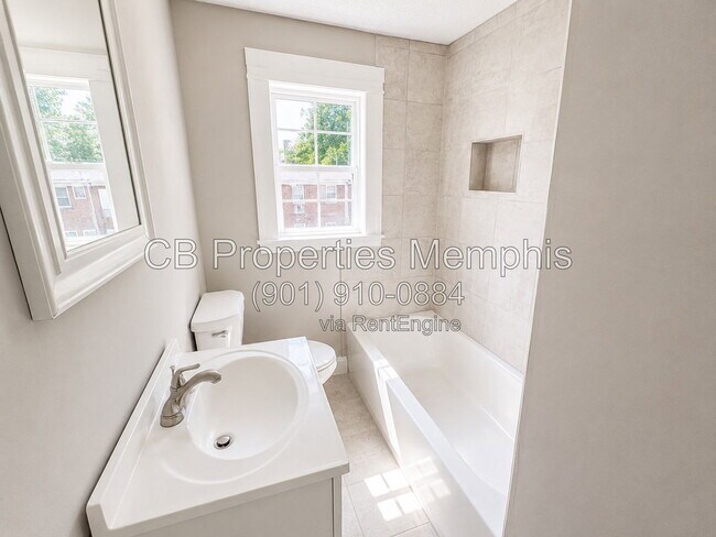 Photo - 2028 Amity Ave