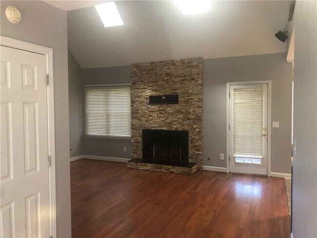 Photo - 839 Michael Lee Way