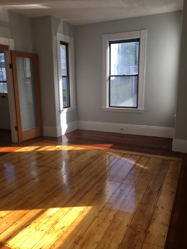 Photo - 10 Saunders St