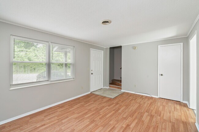 Photo - 302 Wakefield Rd