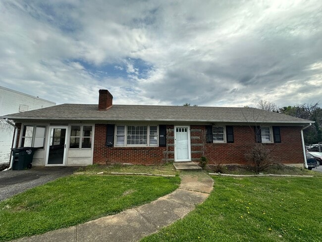 Building Photo - 3203 Old Forest Rd Unit Residential