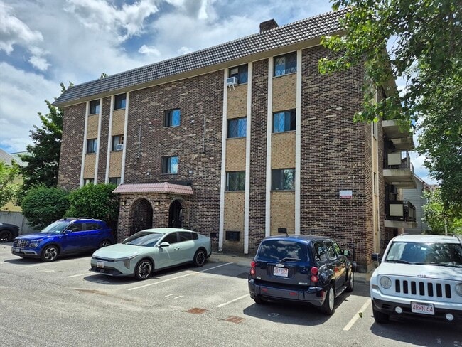 Building Photo - 301 Lowell St Unit 32