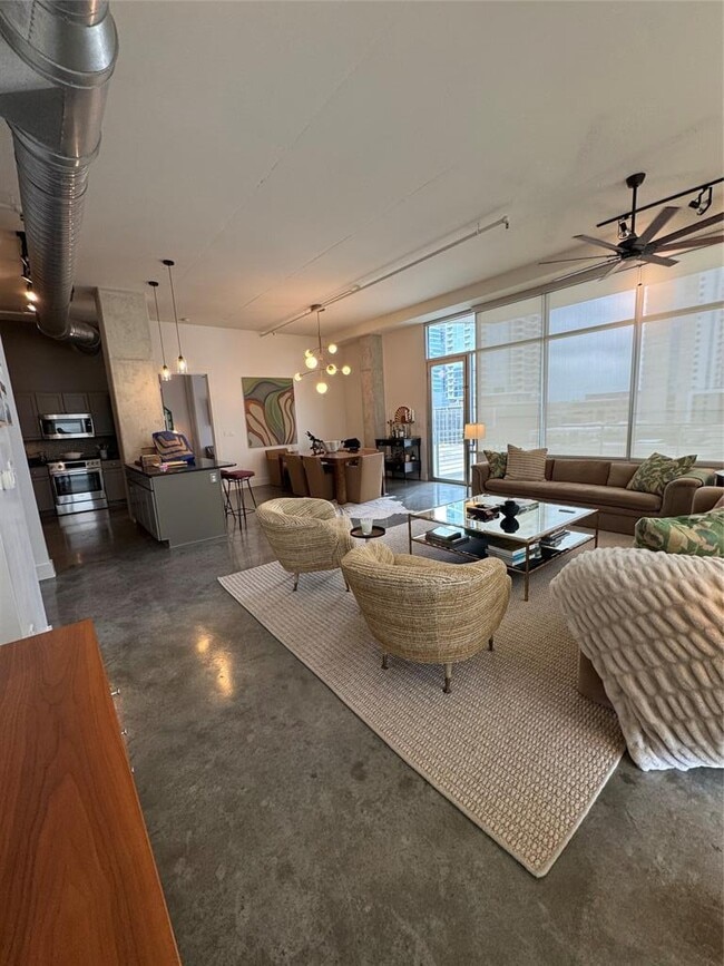 Photo - 800 W 5th St Unit 701