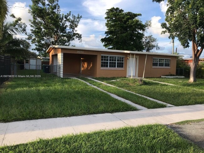 Building Photo - 14751 Harrison Dr Rental